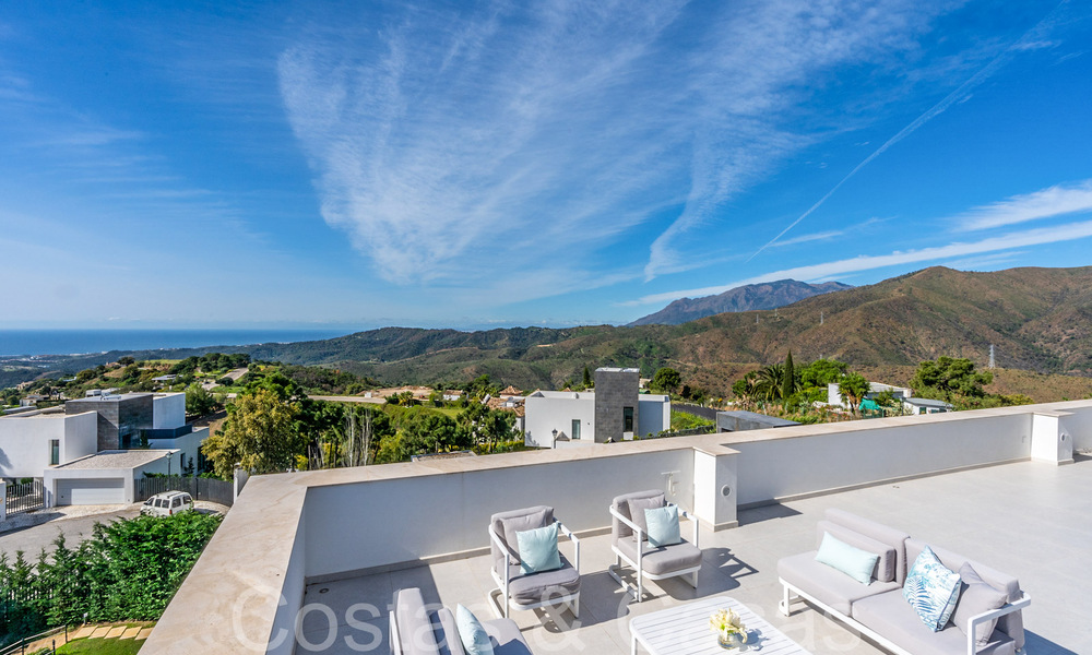 Villa de lujo lista para entrar a vivir con vistas panorámicas en venta en una comunidad cerrada de Benahavis - Marbella 70036