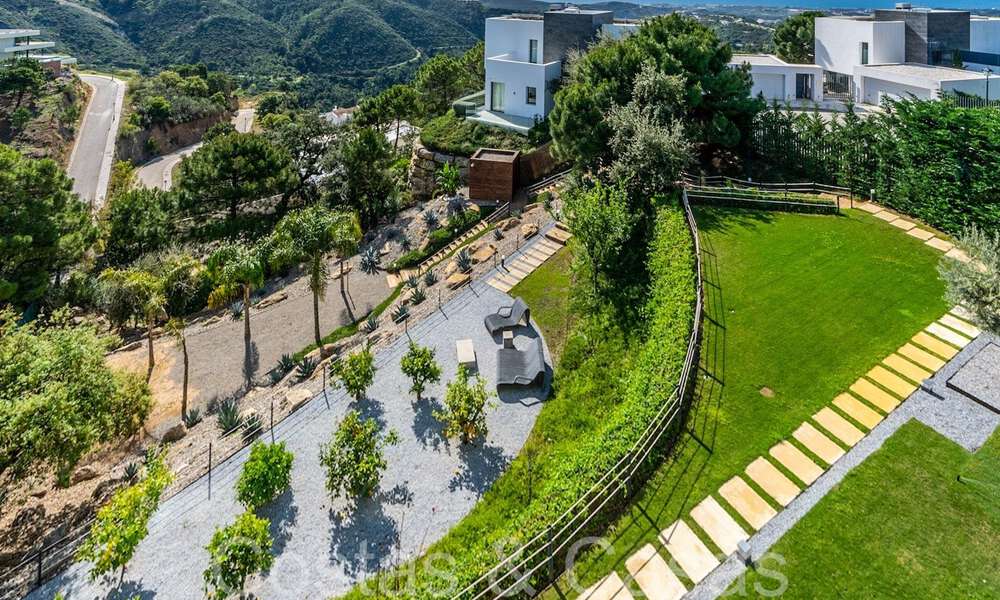 Villa de lujo lista para entrar a vivir con vistas panorámicas en venta en una comunidad cerrada de Benahavis - Marbella 70044