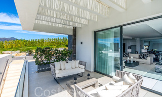 Villa de lujo lista para entrar a vivir con vistas panorámicas en venta en una comunidad cerrada de Benahavis - Marbella 70051 