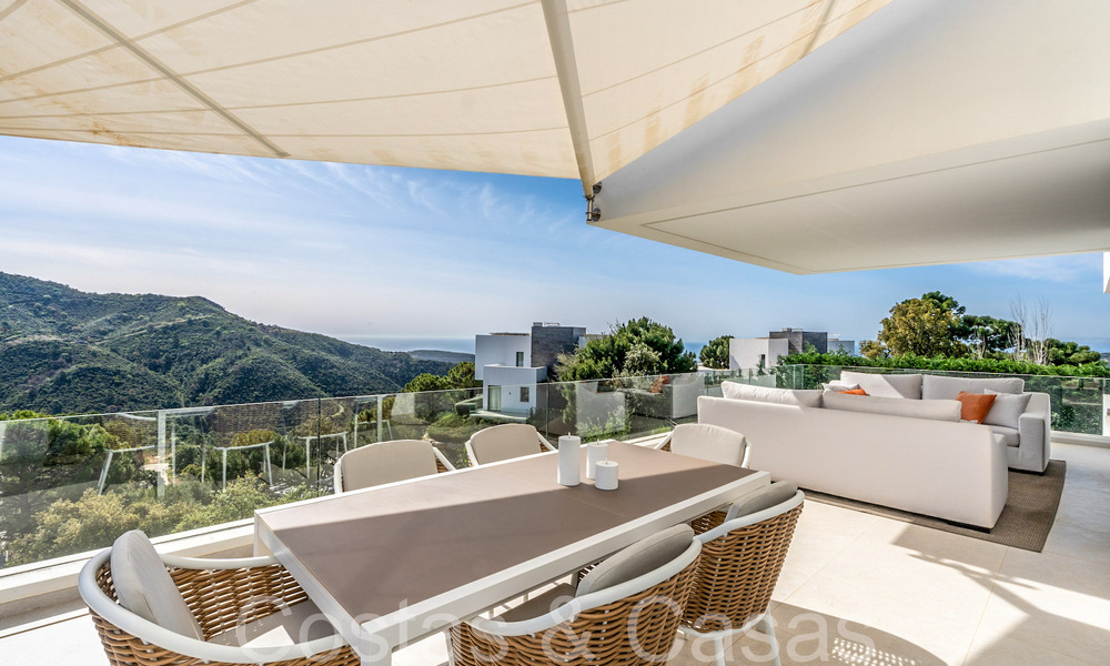 Villa de lujo lista para entrar a vivir con vistas panorámicas en venta en una comunidad cerrada de Benahavis - Marbella 70056