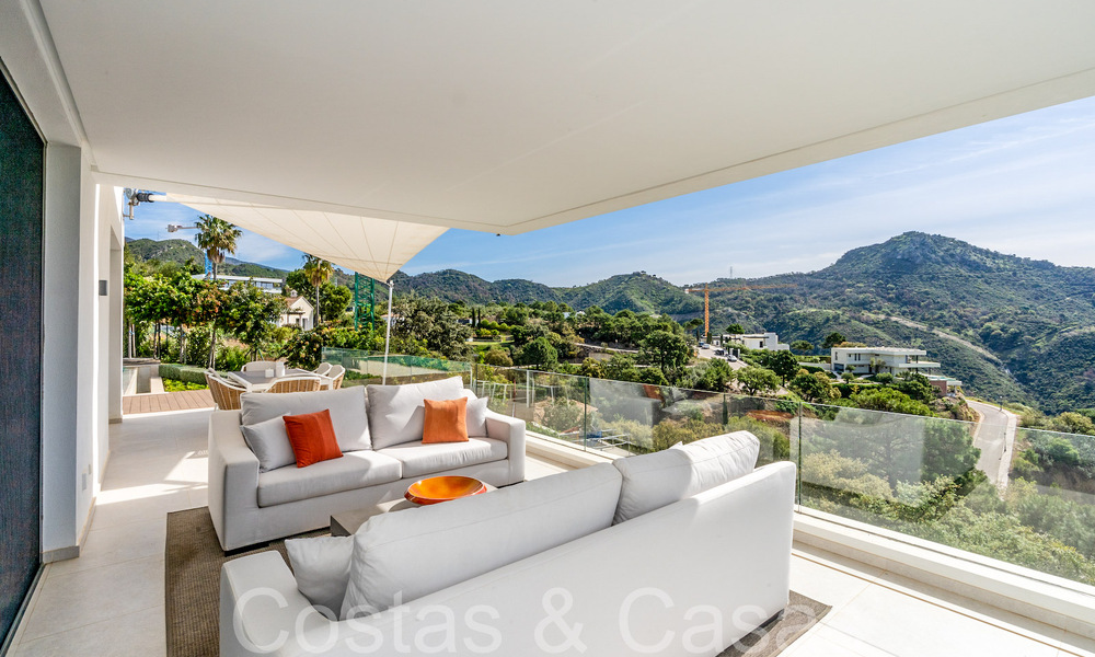 Villa de lujo lista para entrar a vivir con vistas panorámicas en venta en una comunidad cerrada de Benahavis - Marbella 70057