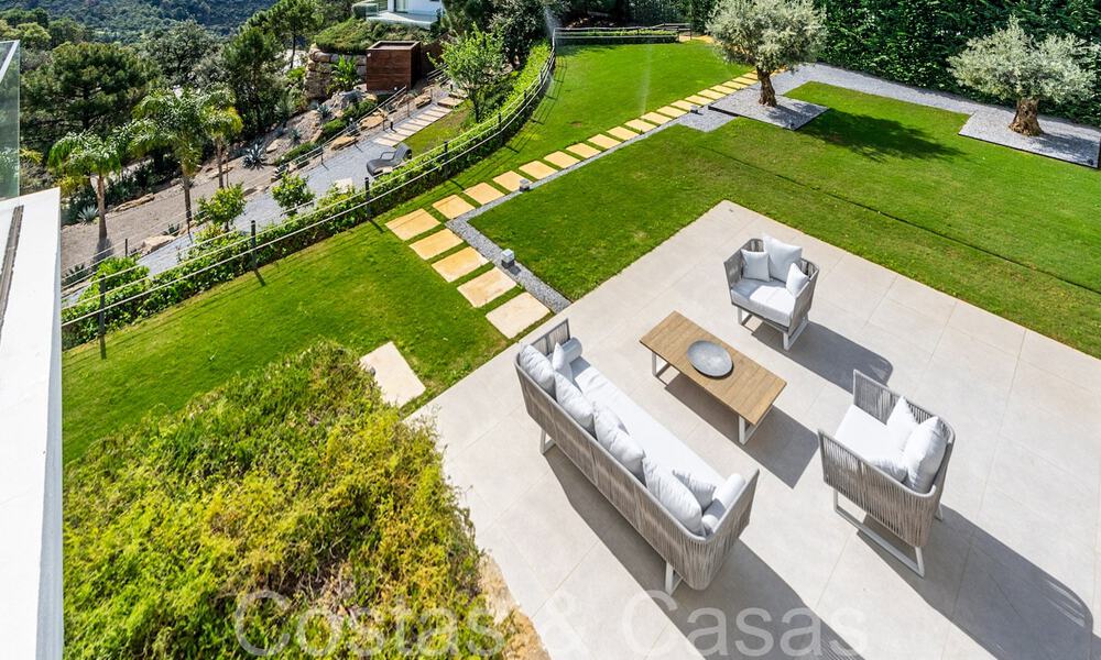 Villa de lujo lista para entrar a vivir con vistas panorámicas en venta en una comunidad cerrada de Benahavis - Marbella 70059