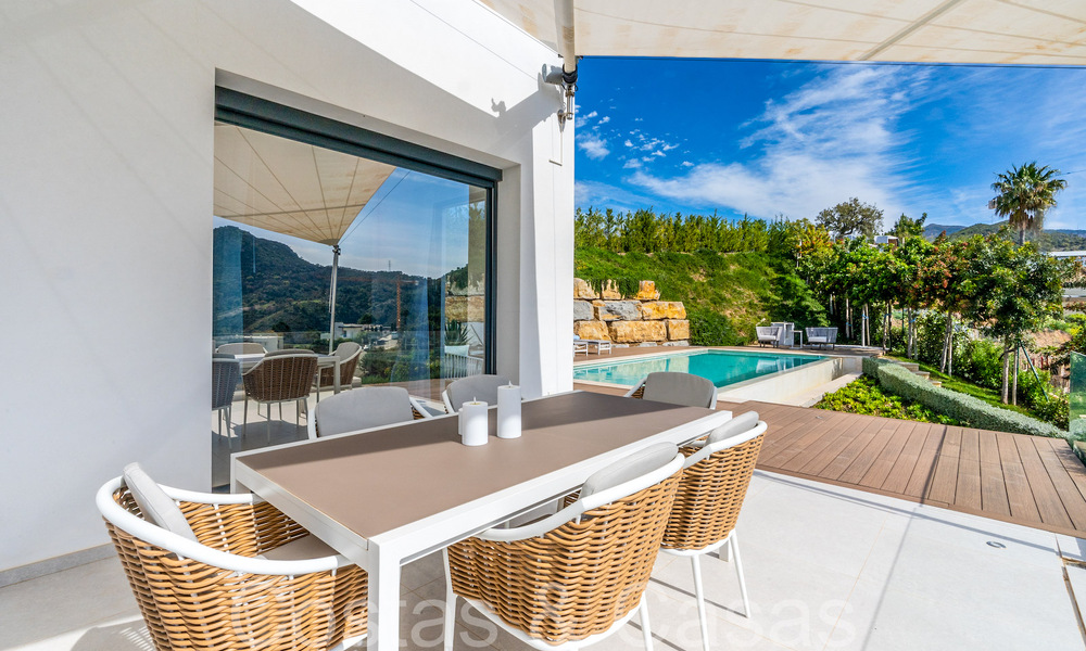 Villa de lujo lista para entrar a vivir con vistas panorámicas en venta en una comunidad cerrada de Benahavis - Marbella 70060