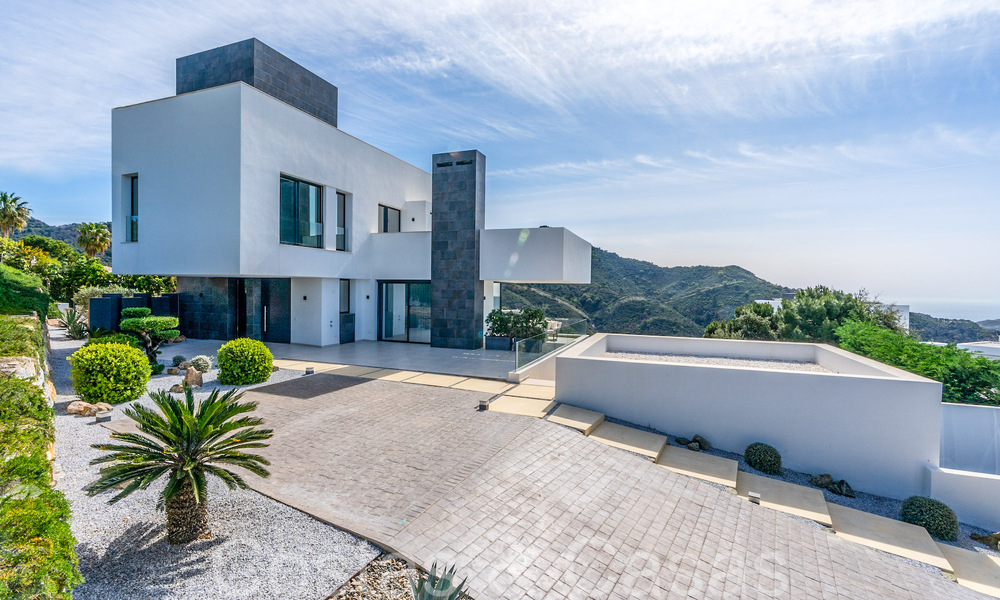 Villa de lujo lista para entrar a vivir con vistas panorámicas en venta en una comunidad cerrada de Benahavis - Marbella 70068