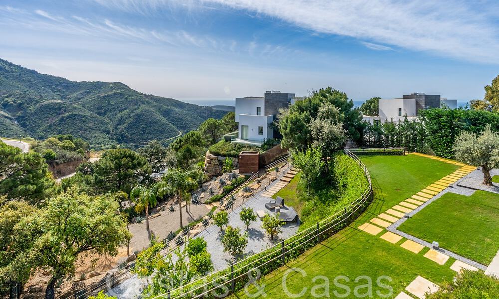 Villa de lujo lista para entrar a vivir con vistas panorámicas en venta en una comunidad cerrada de Benahavis - Marbella 70069