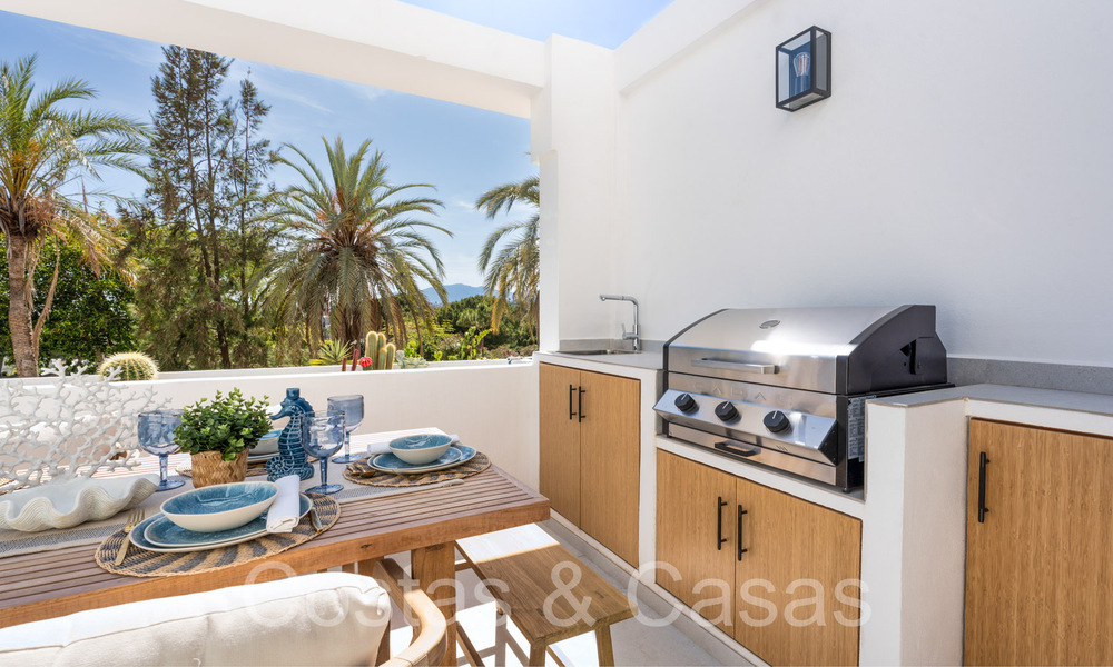 Apartamento lujosamente renovado con vistas al golf y al mar en venta, junto a un campo de golf de primer nivel en La Quinta, Benahavis - Marbella 69937