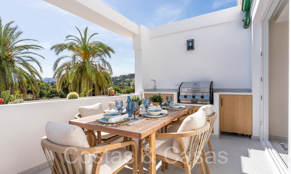 Apartamento lujosamente renovado con vistas al golf y al mar en venta, junto a un campo de golf de primer nivel en La Quinta, Benahavis - Marbella 69938