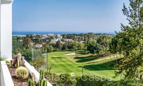 Apartamento lujosamente renovado con vistas al golf y al mar en venta, junto a un campo de golf de primer nivel en La Quinta, Benahavis - Marbella 69947
