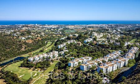 Listo para entrar a vivir, sofisticado ático en venta en un enclave de golf cerrado de La Quinta en Benahavis - Marbella 70182