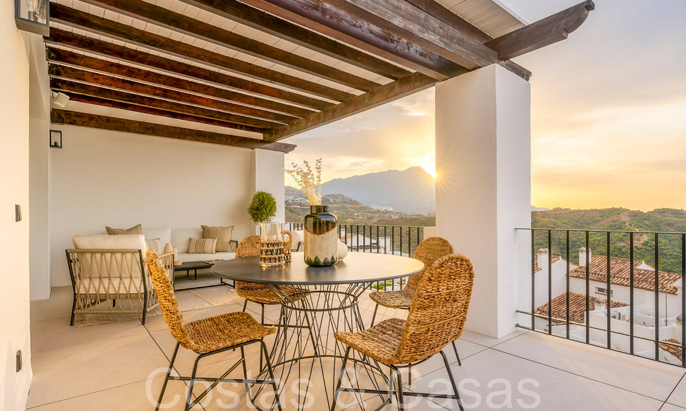 Listo para entrar a vivir, sofisticado ático en venta en un enclave de golf cerrado de La Quinta en Benahavis - Marbella 70190