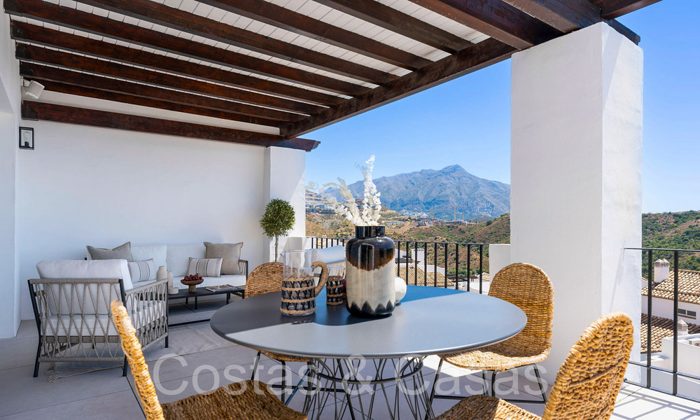 Listo para entrar a vivir, sofisticado ático en venta en un enclave de golf cerrado de La Quinta en Benahavis - Marbella 70194