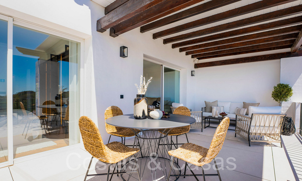 Listo para entrar a vivir, sofisticado ático en venta en un enclave de golf cerrado de La Quinta en Benahavis - Marbella 70195