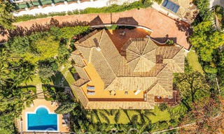 Lujosa villa con estilo arquitectónico tradicional en venta en una comunidad cerrada de La Quinta, Benahavis - Marbella 70317 