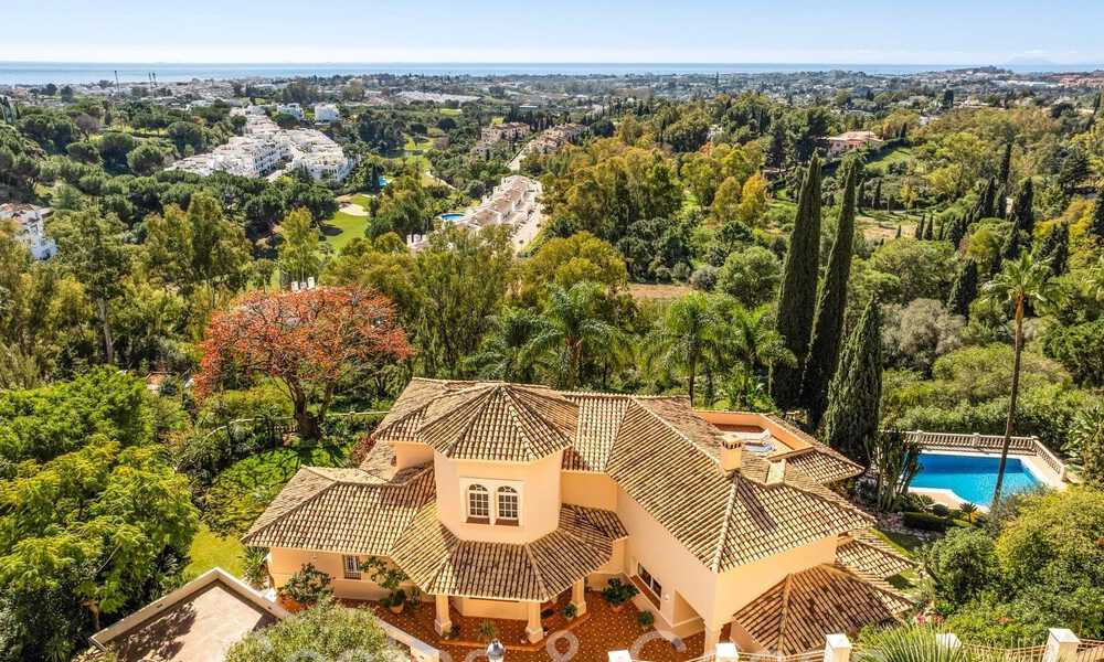 Lujosa villa con estilo arquitectónico tradicional en venta en una comunidad cerrada de La Quinta, Benahavis - Marbella 70318