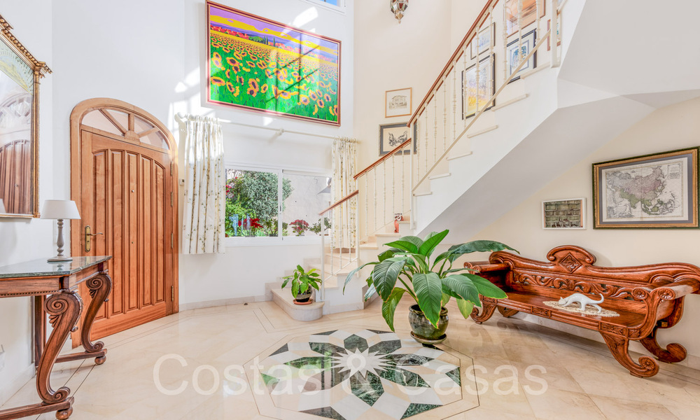 Lujosa villa con estilo arquitectónico tradicional en venta en una comunidad cerrada de La Quinta, Benahavis - Marbella 70325