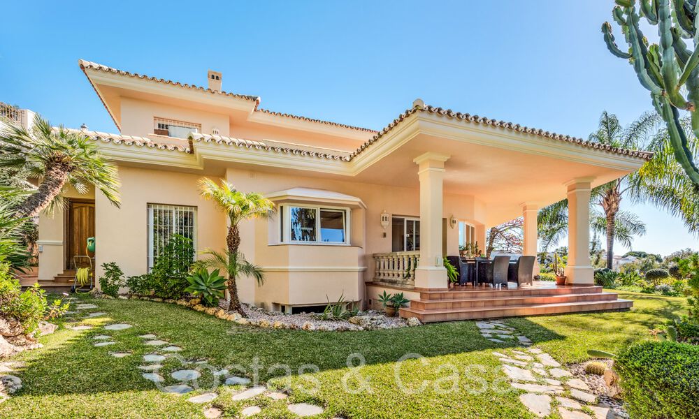 Lujosa villa con estilo arquitectónico tradicional en venta en una comunidad cerrada de La Quinta, Benahavis - Marbella 70335