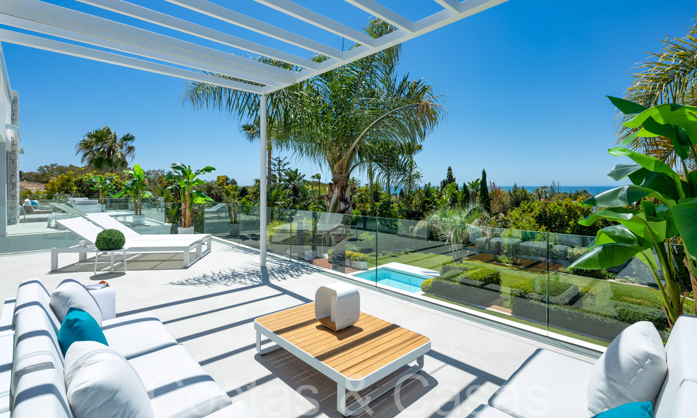 Villa de diseño galardonada con arquitectura moderna en venta a pocos pasos de la playa en el este de Marbella 70356