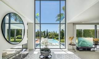 Villa de diseño galardonada con arquitectura moderna en venta a pocos pasos de la playa en el este de Marbella 70362 