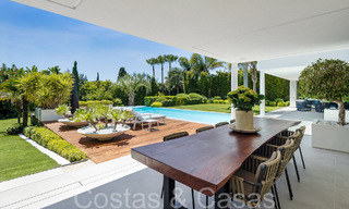 Villa de diseño galardonada con arquitectura moderna en venta a pocos pasos de la playa en el este de Marbella 70363 