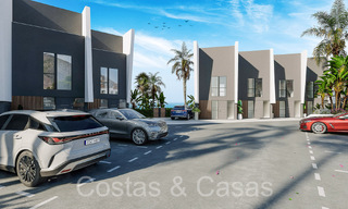 ¡Nuevo en el mercado! Modernas casas adosadas de 3 dormitorios con jardín privado en venta en Fuengirola, Costa del Sol 70176 