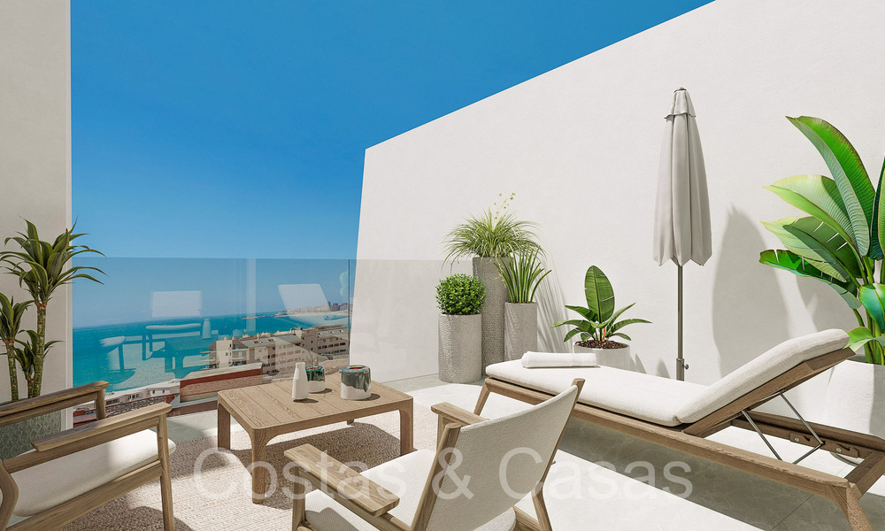 ¡Nuevo en el mercado! Modernas casas adosadas de 3 dormitorios con jardín privado en venta en Fuengirola, Costa del Sol 70180