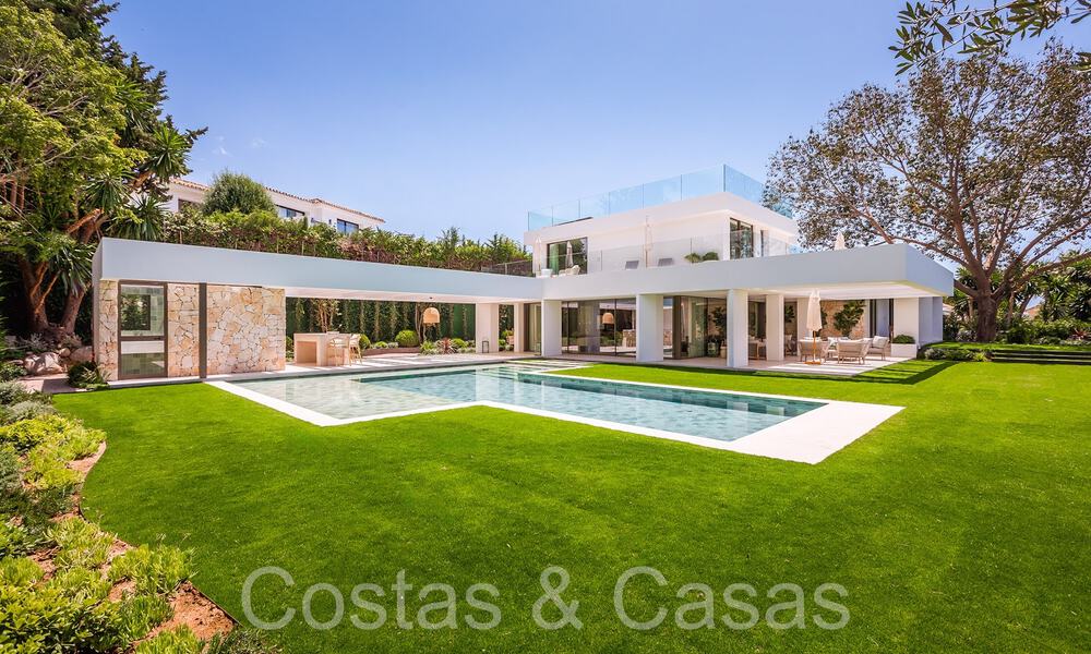 Villa de lujo renovada de primera clase en venta con vistas al campo de golf en el valle del golf de Nueva Andalucía, Marbella 70238