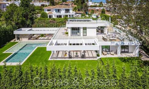 Villa de lujo renovada de primera clase en venta con vistas al campo de golf en el valle del golf de Nueva Andalucía, Marbella 70243