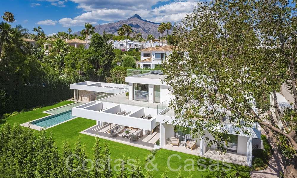 Villa de lujo renovada de primera clase en venta con vistas al campo de golf en el valle del golf de Nueva Andalucía, Marbella 70244