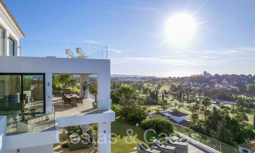 Moderna villa de lujo con fantásticas vistas al campo de golf y al mar, en venta en Marbella - Benahavis 70477