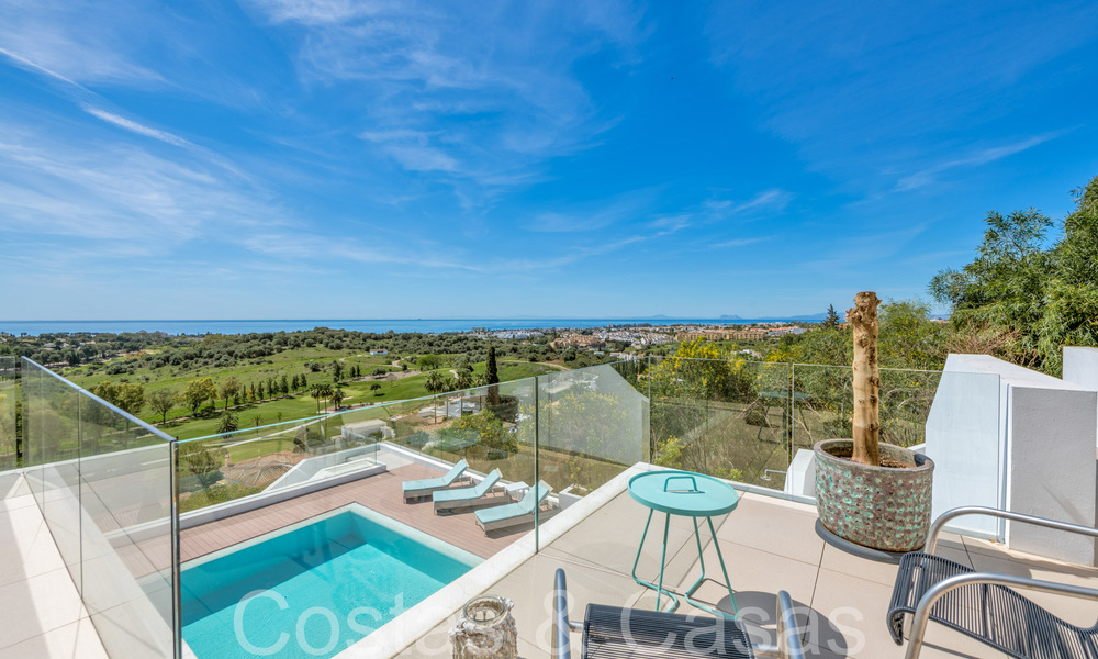 Moderna villa de lujo con fantásticas vistas al campo de golf y al mar, en venta en Marbella - Benahavis 70514