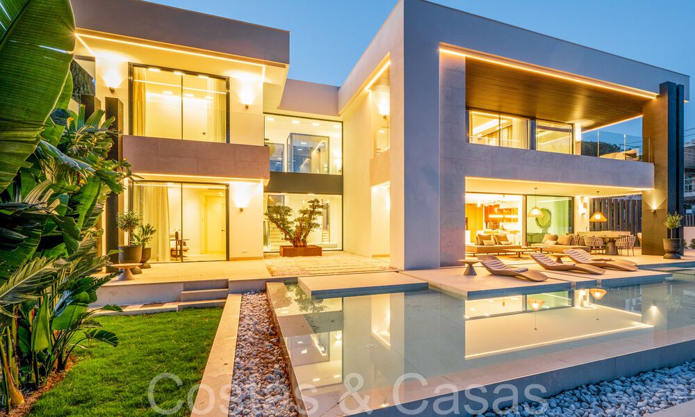 Sofisticada villa de nueva construcción en venta cerca de todos los servicios en la famosa Milla de Oro de Marbella 70631