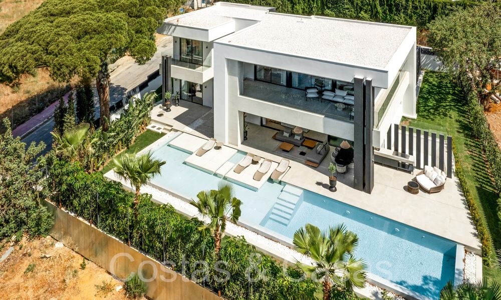 Sofisticada villa de nueva construcción en venta cerca de todos los servicios en la famosa Milla de Oro de Marbella 70650