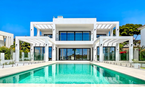 Villa contemporánea de nueva construcción en venta en una codiciada zona de playa al este del centro de Marbella 70588