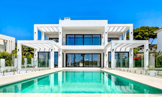 Villa contemporánea de nueva construcción en venta en una codiciada zona de playa al este del centro de Marbella 70588 