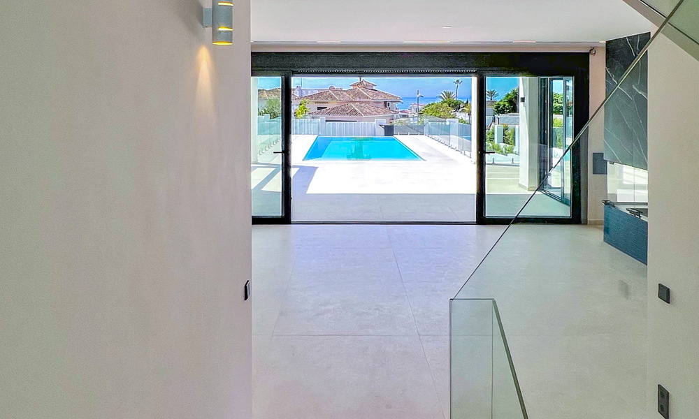 Villa contemporánea de nueva construcción en venta en una codiciada zona de playa al este del centro de Marbella 70595