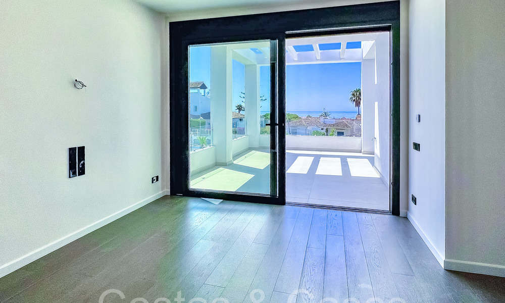 Villa contemporánea de nueva construcción en venta en una codiciada zona de playa al este del centro de Marbella 70616