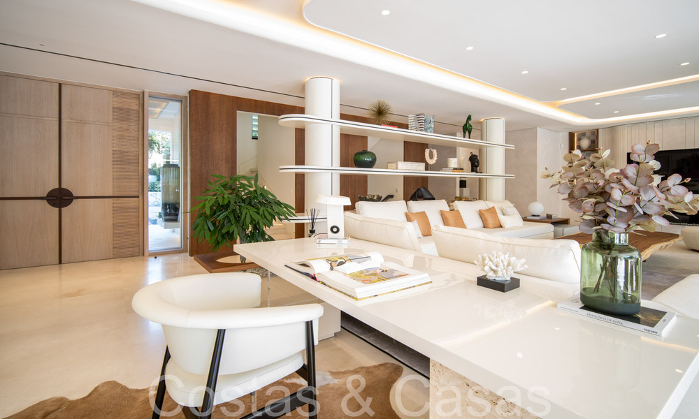 Villa de lujo moderna en venta en una urbanización cerrada en la Milla de Oro de Marbella 70750