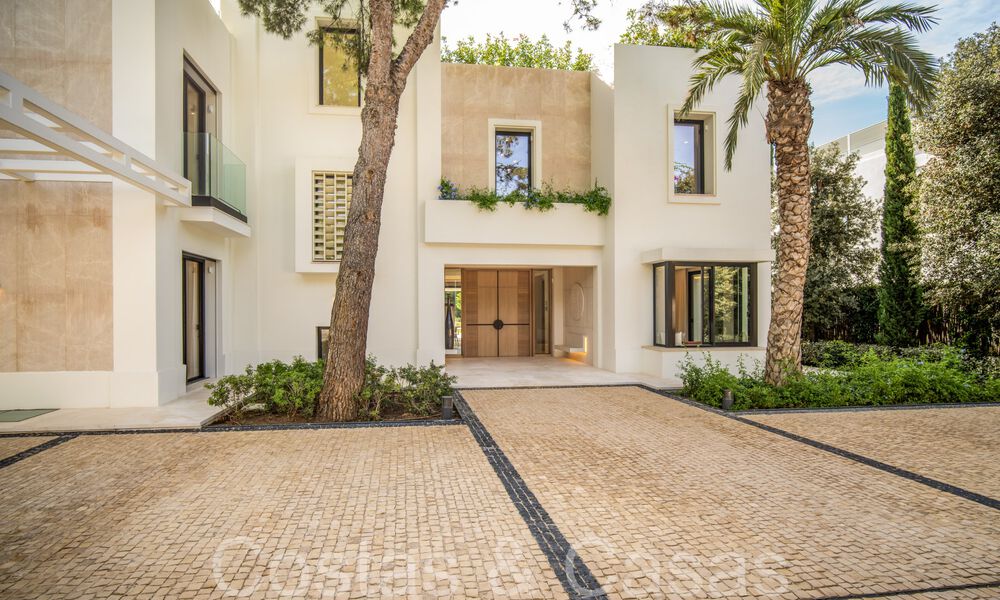 Villa de lujo moderna en venta en una urbanización cerrada en la Milla de Oro de Marbella 70766