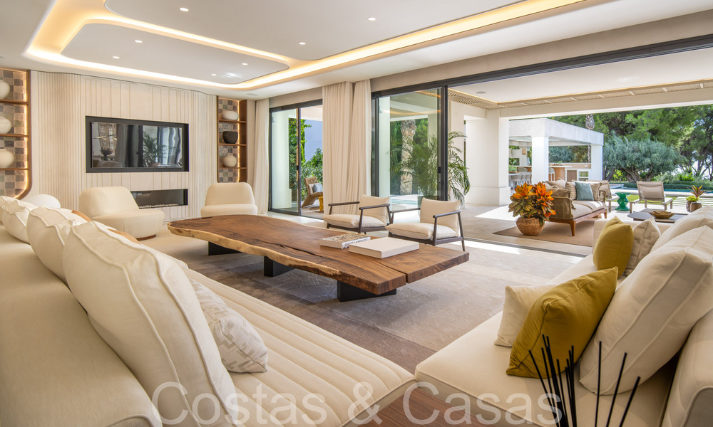 Villa de lujo moderna en venta en una urbanización cerrada en la Milla de Oro de Marbella 70767