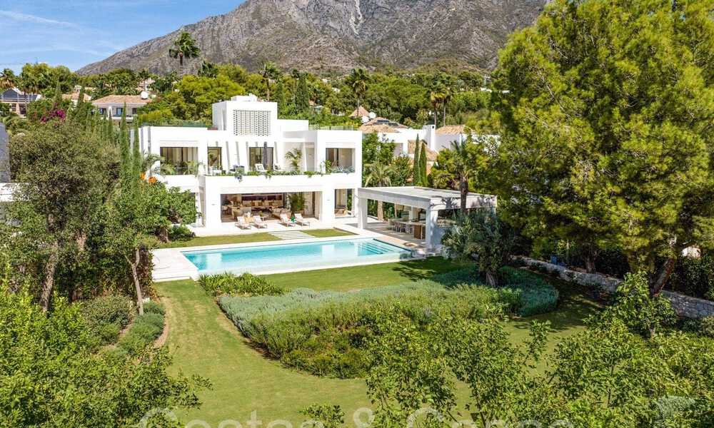 Villa de lujo moderna en venta en una urbanización cerrada en la Milla de Oro de Marbella 70769