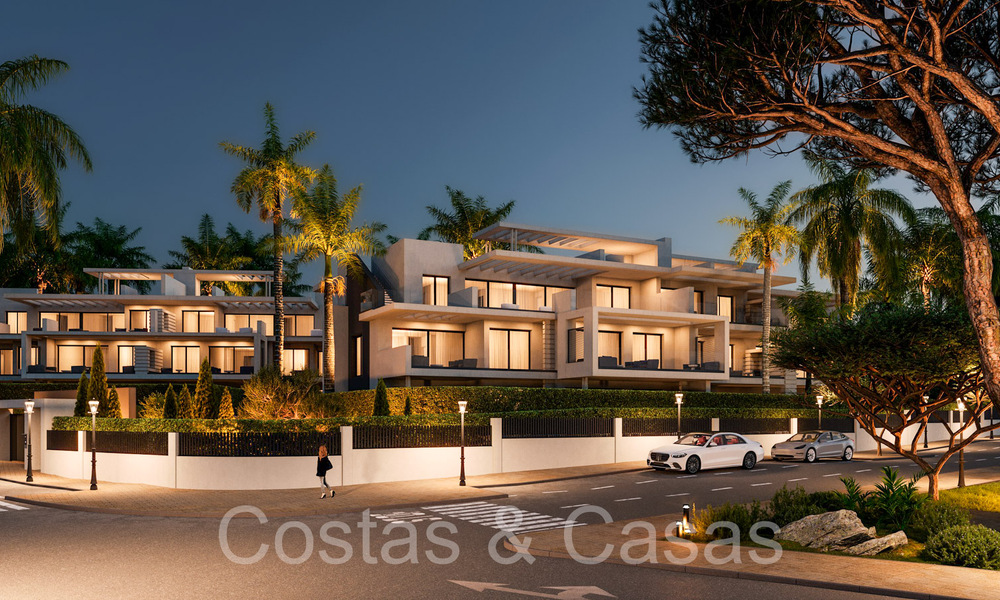 Nuevo proyecto con apartamentos y áticos de lujo en venta a poca distancia de la playa en Estepona 71079