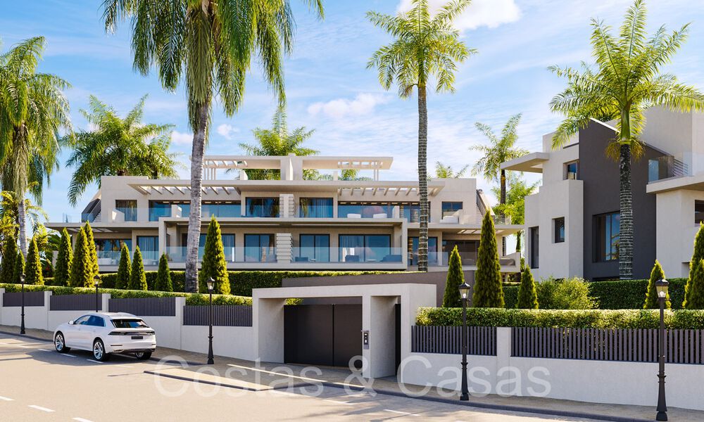 Nuevo proyecto con apartamentos y áticos de lujo en venta a poca distancia de la playa en Estepona 71080