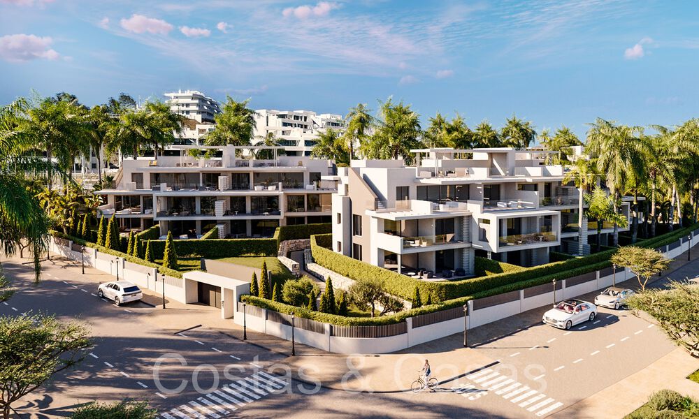 Nuevo proyecto con apartamentos y áticos de lujo en venta a poca distancia de la playa en Estepona 71087