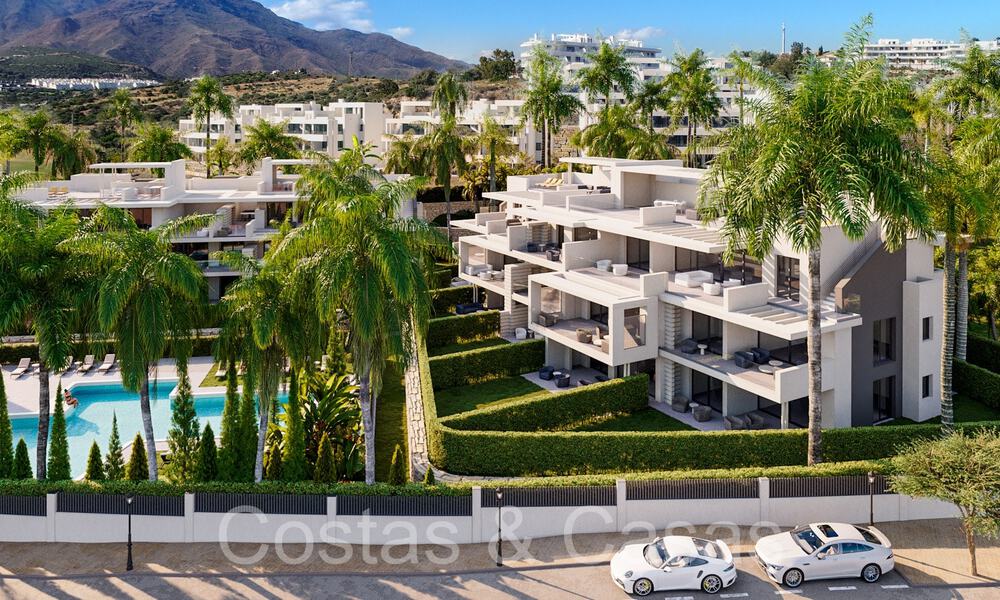 Nuevo proyecto con apartamentos y áticos de lujo en venta a poca distancia de la playa en Estepona 71090