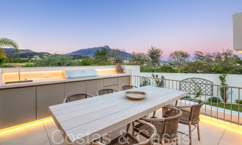 Villa mediterránea renovada de primera clase en venta en el corazón de La Quinta, Benahavis - Marbella 71181