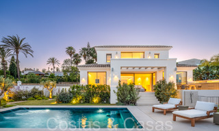 Villa mediterránea renovada de primera clase en venta en el corazón de La Quinta, Benahavis - Marbella 71184 