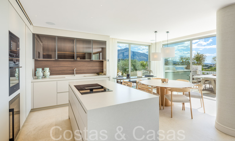 Villa mediterránea renovada de primera clase en venta en el corazón de La Quinta, Benahavis - Marbella 71202