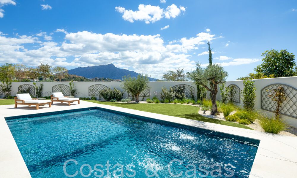 Villa mediterránea renovada de primera clase en venta en el corazón de La Quinta, Benahavis - Marbella 71207