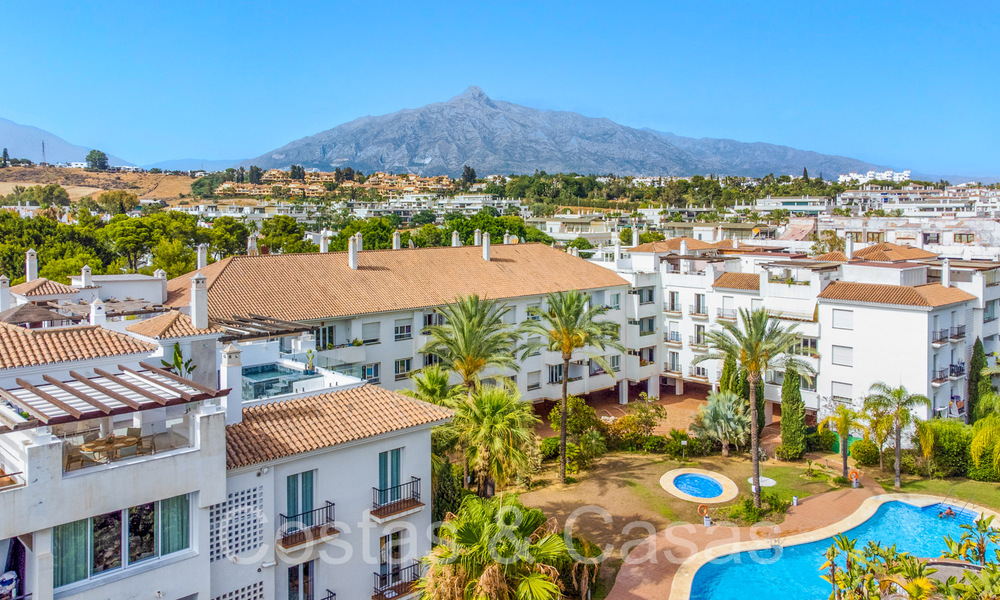 Precioso ático con gran solárium y piscina pequeña en venta en Nueva Andalucía, Marbella 71220