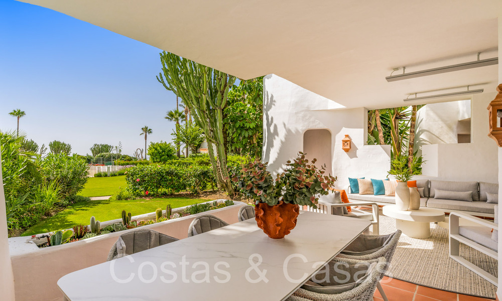 Se vende apartamento en planta baja completamente reformado, en un complejo de playa en la Nueva Milla de Oro entre Marbella y Estepona 71278